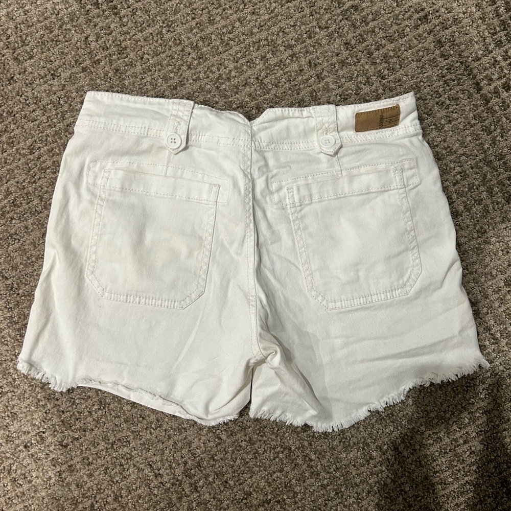 white beachy shorts 🤍